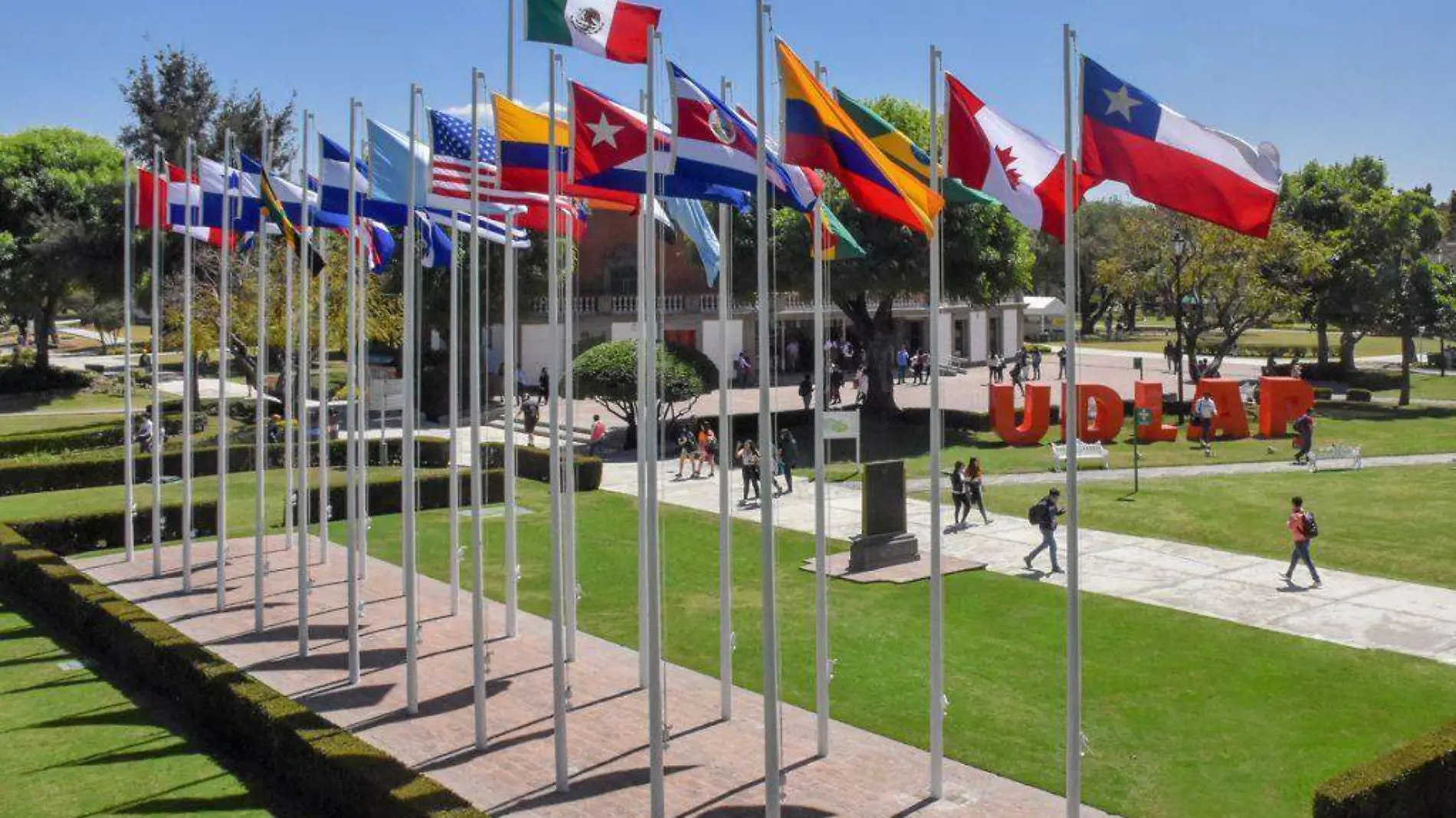 Plaza de banderas UDLAP